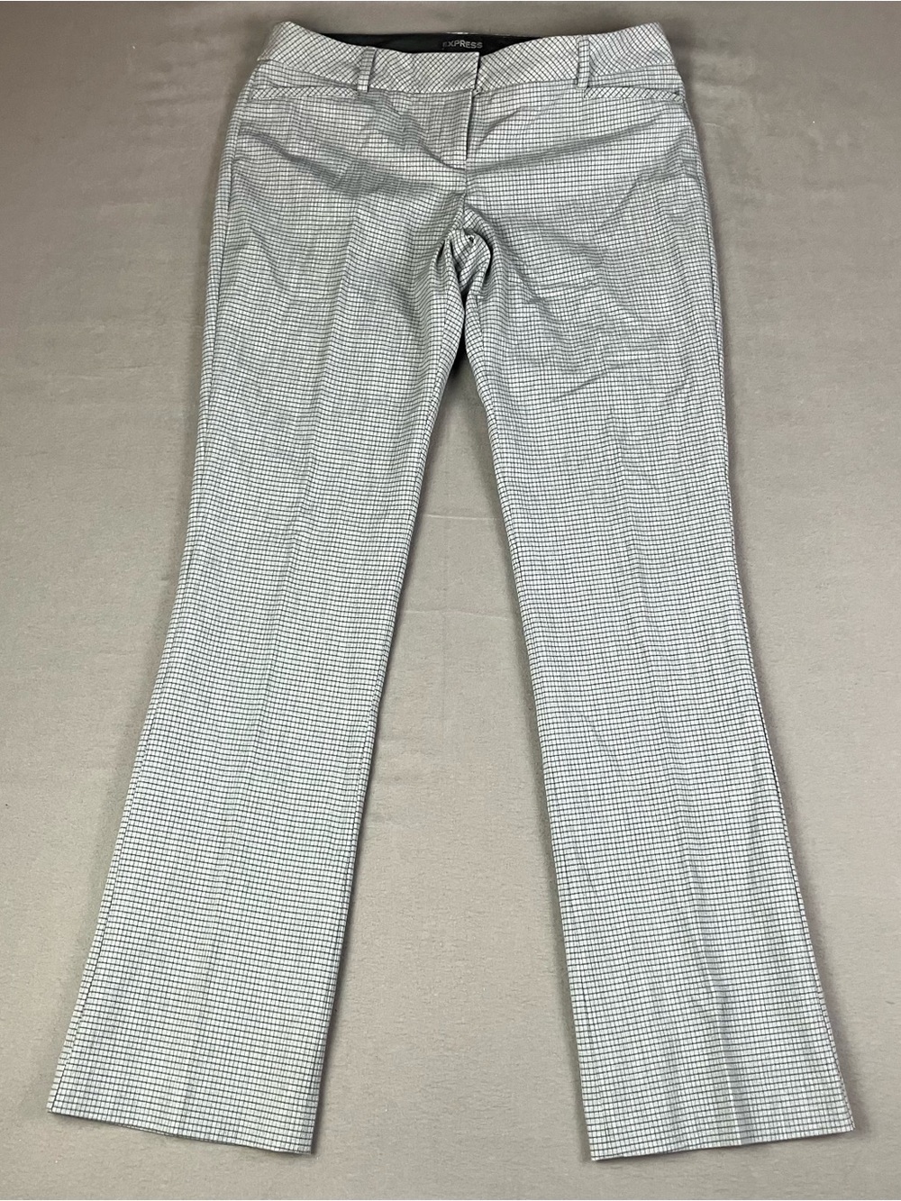 Express Women's Size 8 Reg Columnist Plaid Work Pants Flare Plaid Gray Black. In